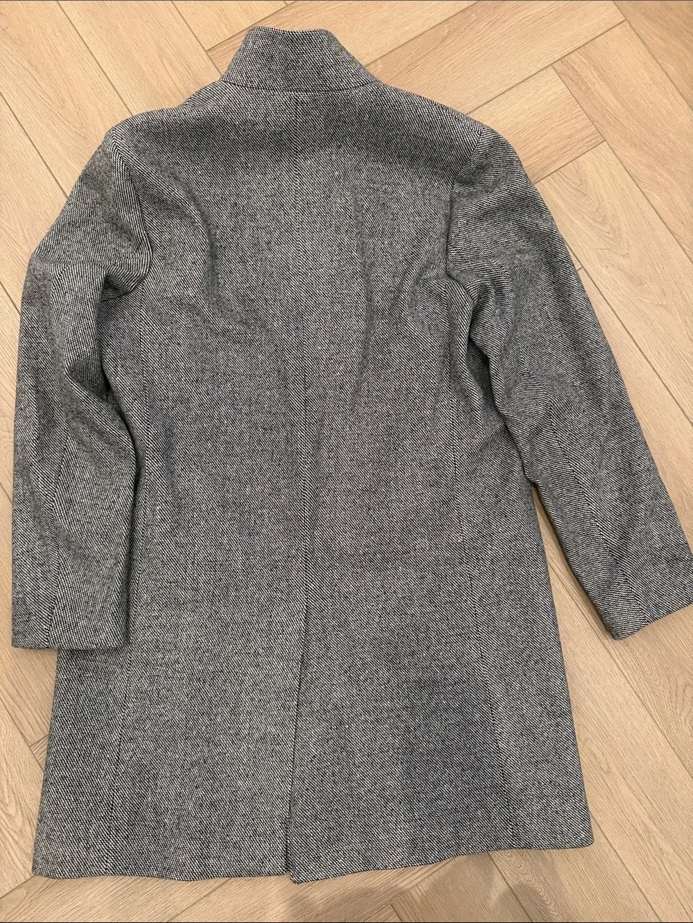 Theory Men’s Wool Blend Belvin Herringbone Black Grey Coat Size Large